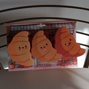 New!Viral Croissant Sponges